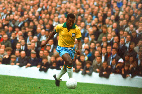 Pelé plays for the national team.